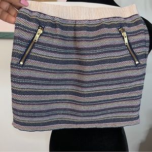 Skirt w/ lining blue with metallic details and zipper pockets. Gold waistband.